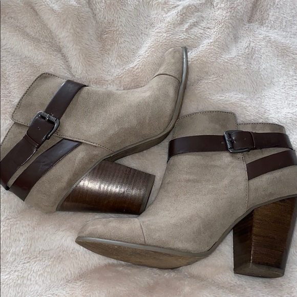 Heeled booties - Picture 1 of 2